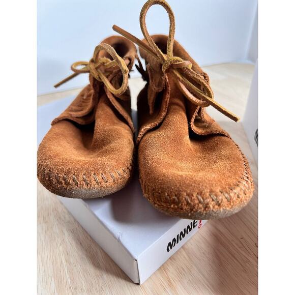 Minnetonka Classic Fringe Softsole Bootie - Picture 9 of 10